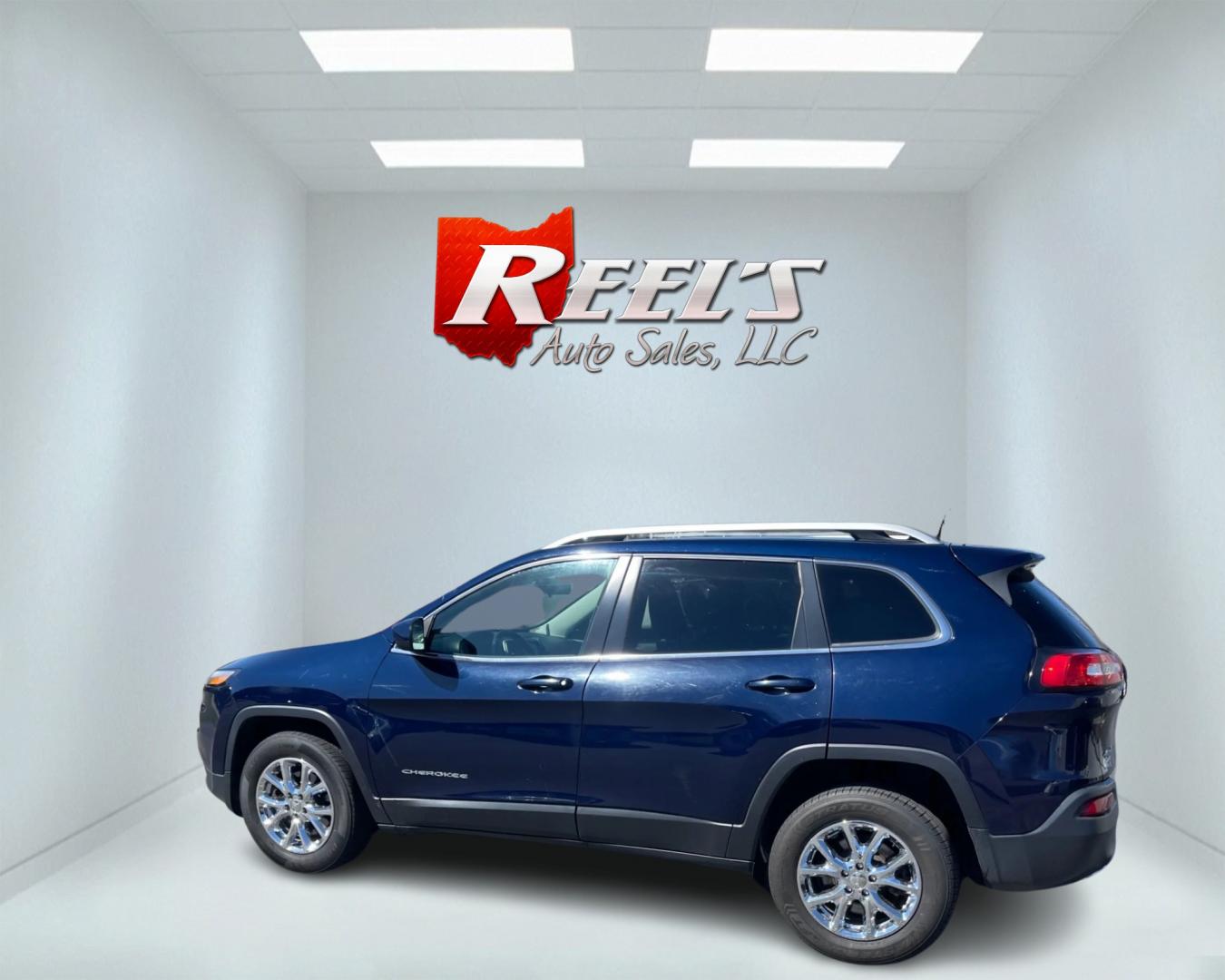 2016 Blue /Black Jeep Cherokee Latitude 4WD (1C4PJMCS1GW) with an 3.2L V6 DOHC 24V engine, 9-Speed Automatic transmission, located at 11115 Chardon Rd. , Chardon, OH, 44024, (440) 214-9705, 41.580246, -81.241943 - Photo#23